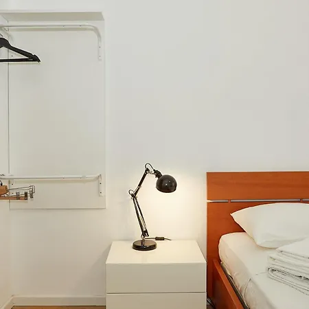 Family Friendly & Spacious W Balcony Metro