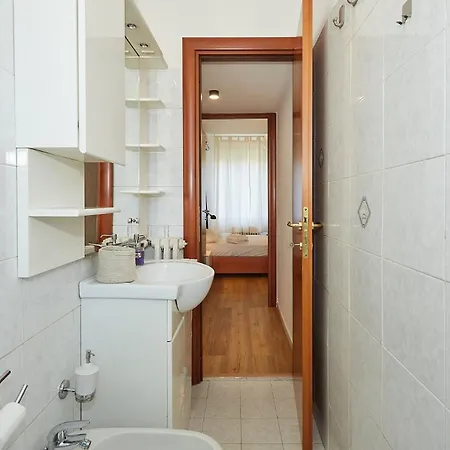 Family Friendly & Spacious W Balcony Metro דירה *