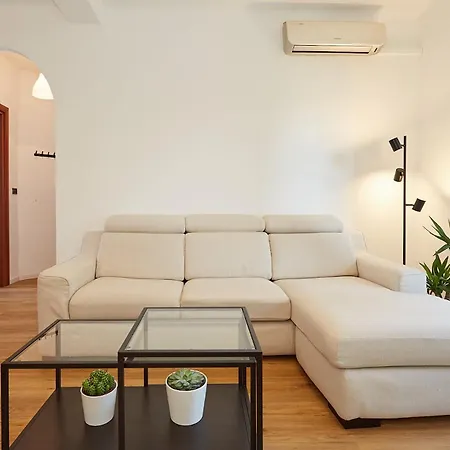 Family Friendly & Spacious W Balcony Metro * מילאנו