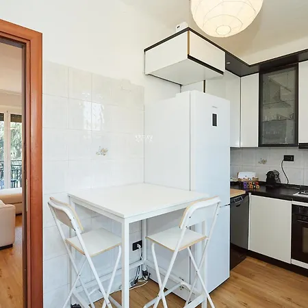 Family Friendly & Spacious W Balcony Metro מילאנו